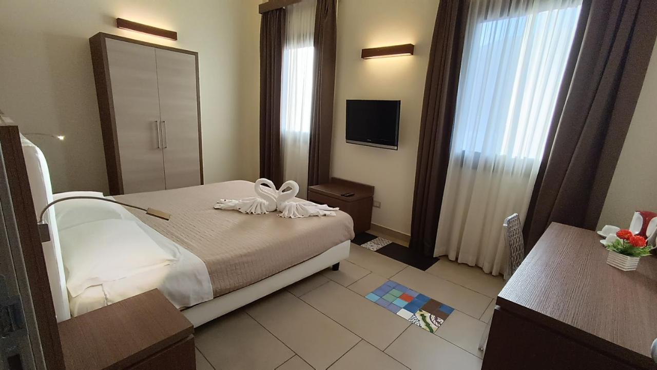 Hotel Don Giovanni アヴォラ エクステリア 写真